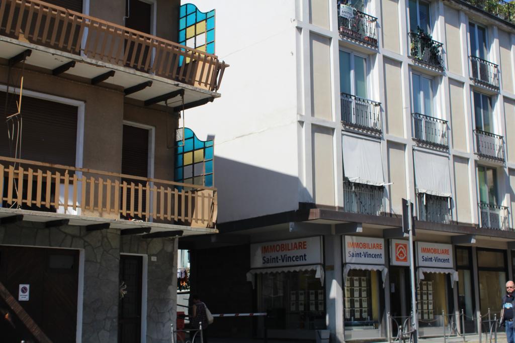 Apartmán In Centro A Saint Vincent Exteriér fotografie